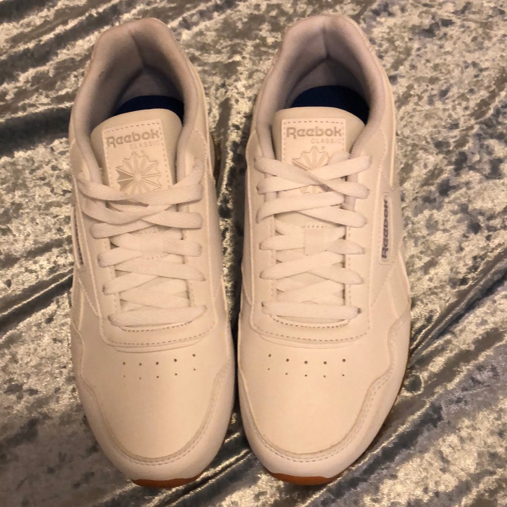 Womens size 7 Reebok tennis shoes! New with box.